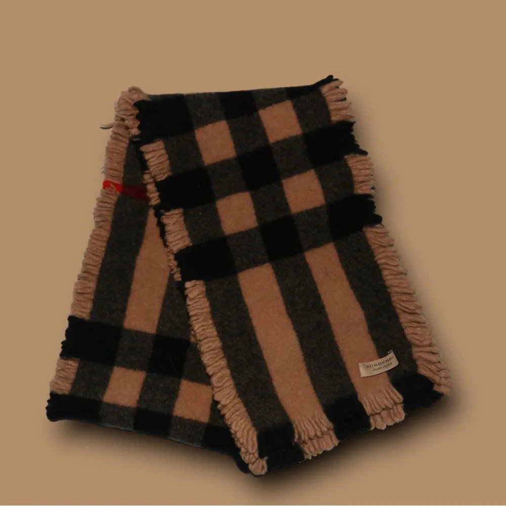 Burberry Unisex Thick Scarf - Picture 2 of 4